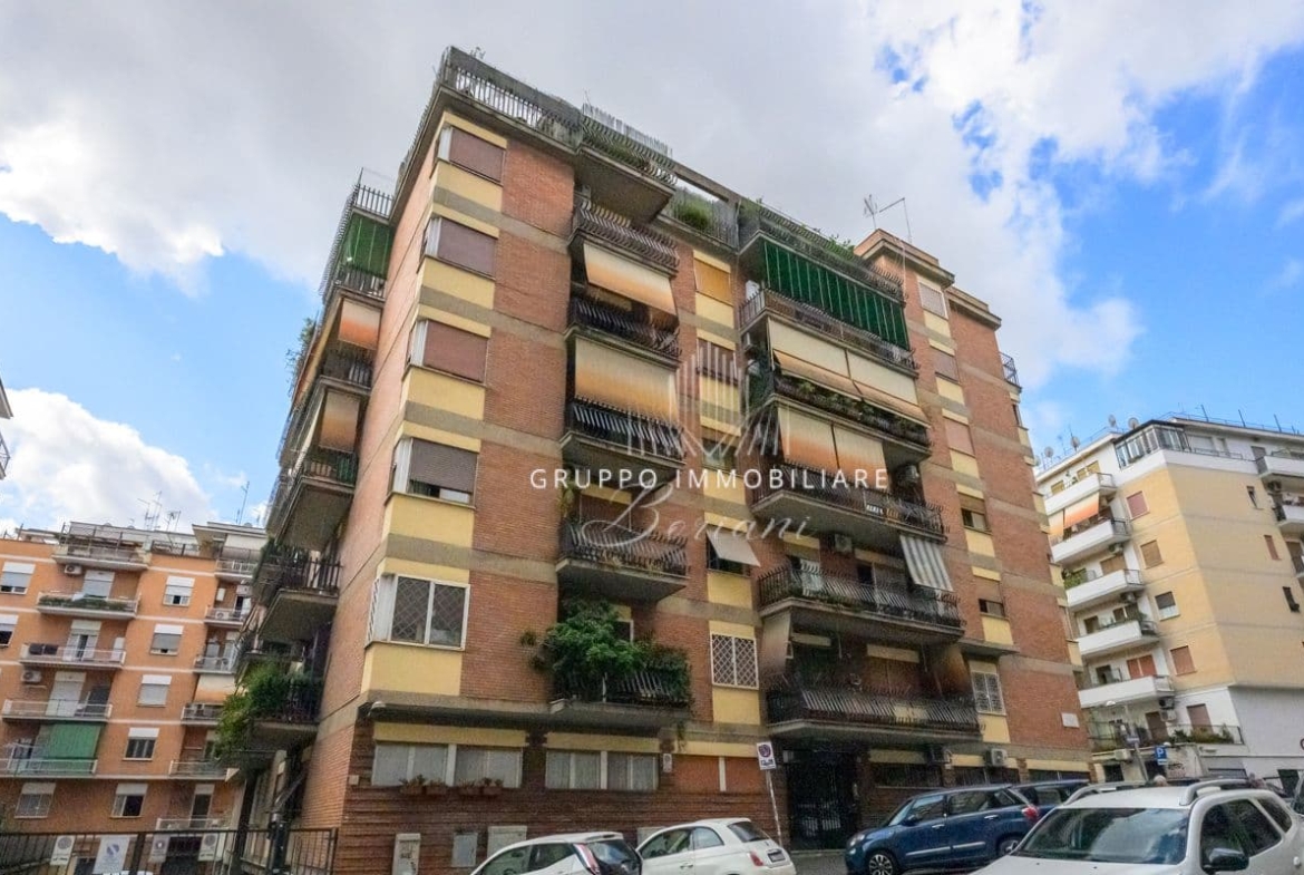 2 bedrooms Apartment in Rome, Italy No. 323069