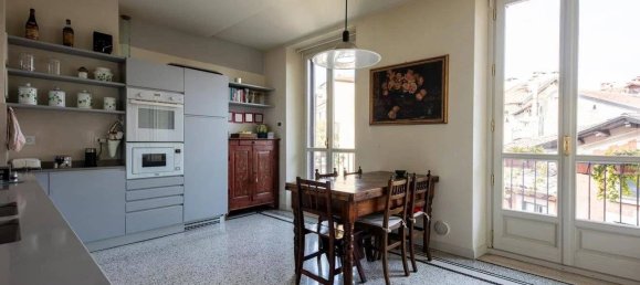 3 bedrooms Apartment in Turin, Italy No. 302146 2
