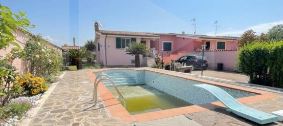 Casa de 5 habitaciónes en Ardea, Italy No. 20816 3