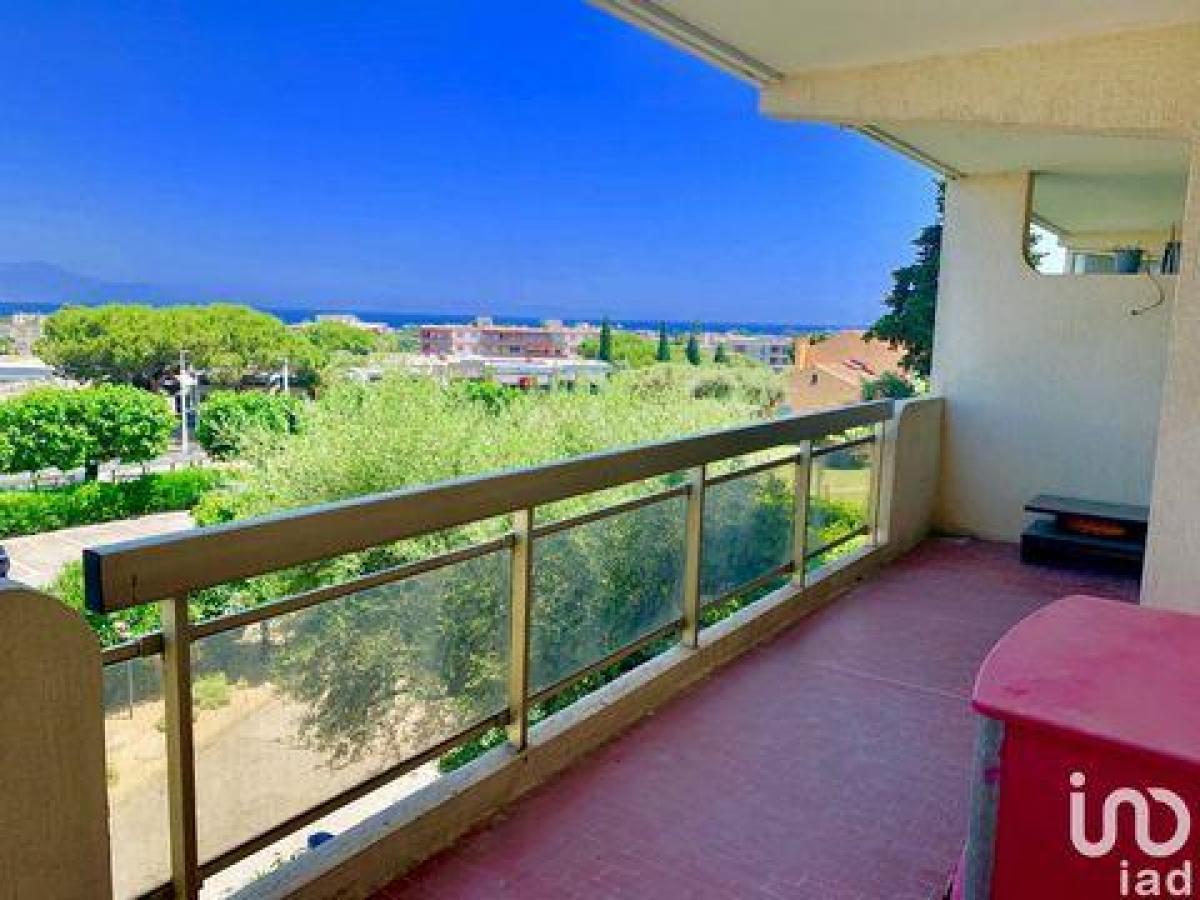 Studio in the Condo in Antibes, France No. 8072