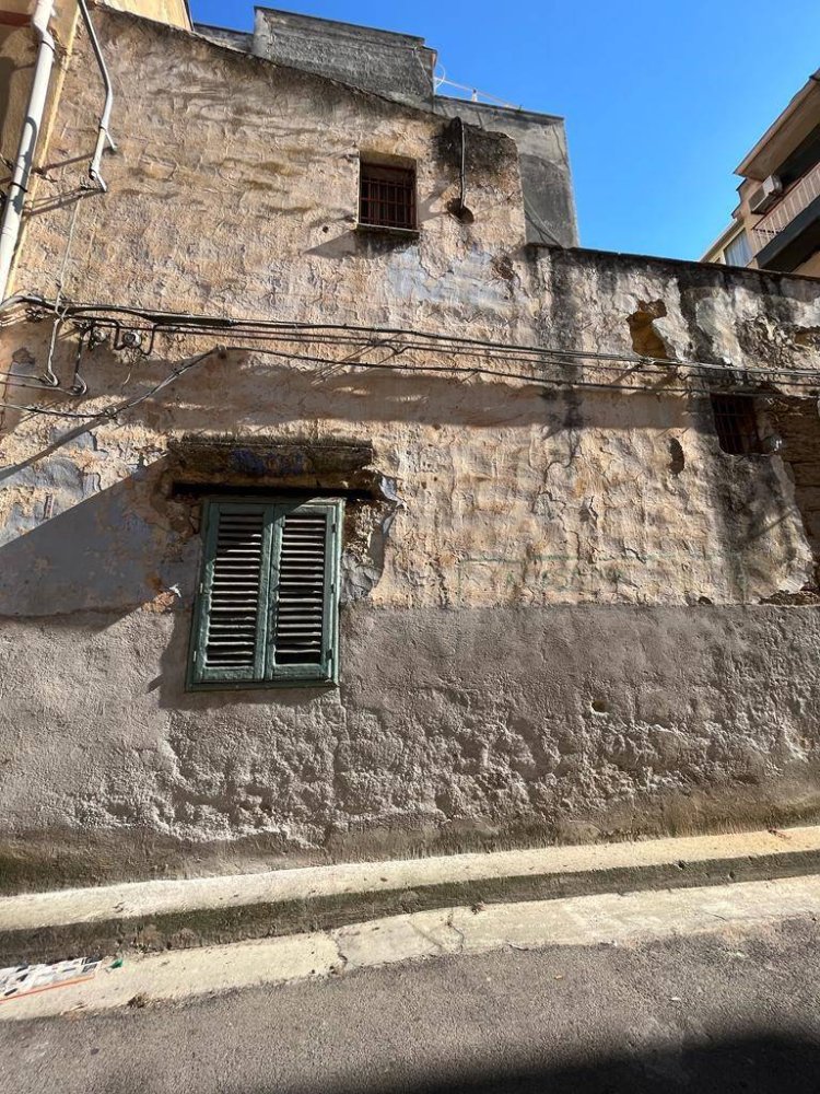 Здание с 3 комнатами в Багерия, Италия № 151293