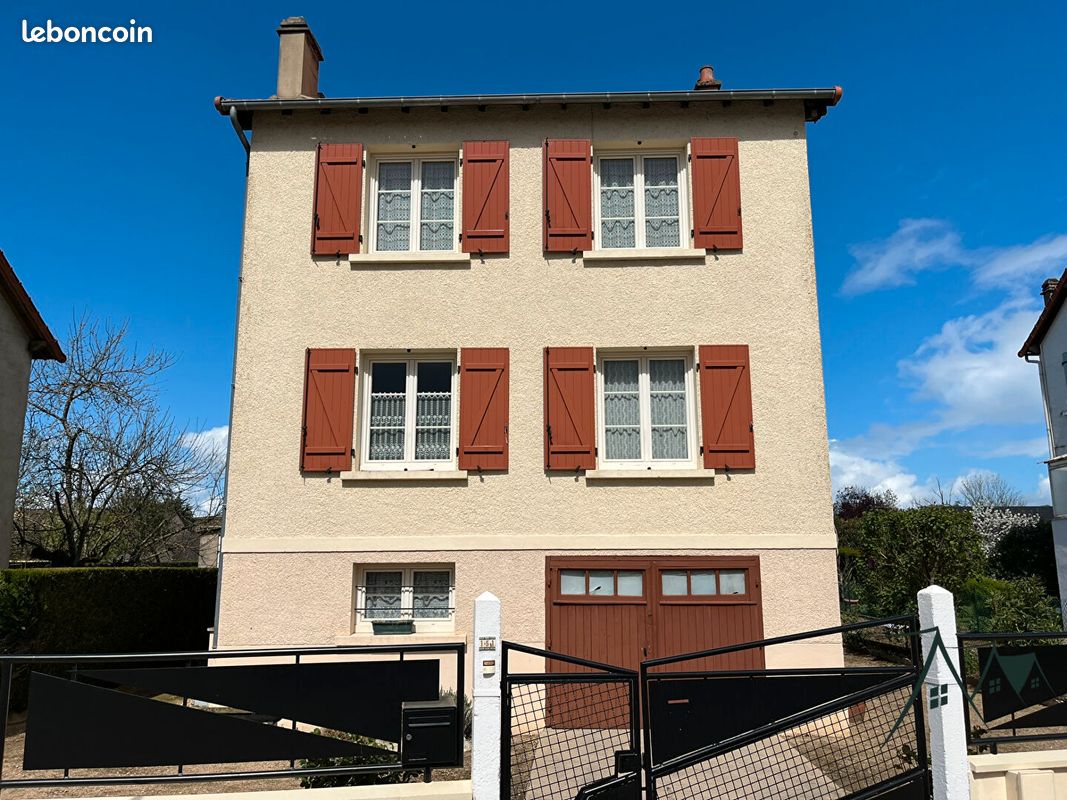 3 chambres Maison à Saint-Amand-Montrond, France No. 76274