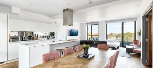 3 bedrooms Apartment in London, United Kingdom No. 4562 4