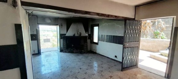 2-salle Appartement à Toffia, Italy No. 121360 9