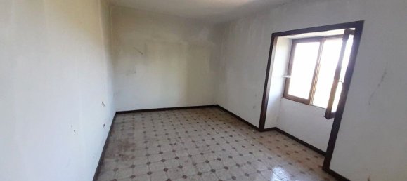 2-salle Appartement à Toffia, Italy No. 121360 4