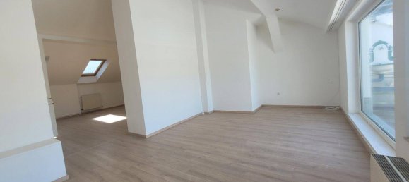 Квартира с 3 комнатами в Альзергрунд, Австрия № 243762 12