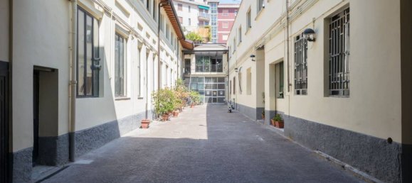 2 rooms Commercial property in Milan, Italy No. 260090 2