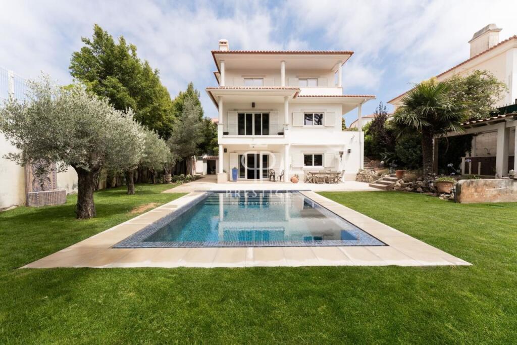 5 bedrooms Villa in Cascais, Portugal No. 241841
