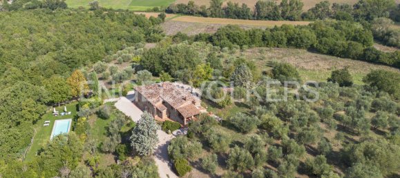 5 bedrooms House in Paciano, Italy No. 64941 27