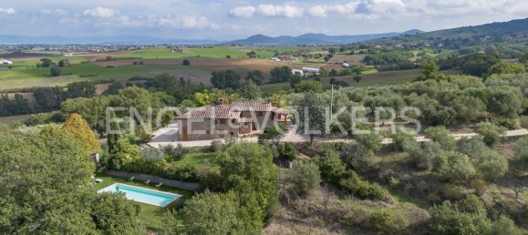 5 bedrooms House in Paciano, Italy No. 64941 2