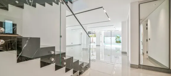 5 bedrooms Warehouse in Jumeirah Park, UAE No. 105963 5