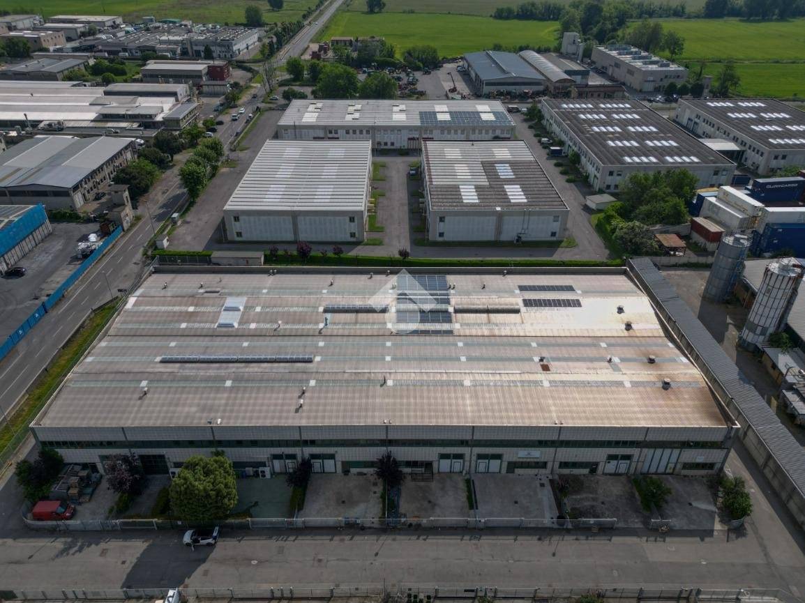 2-Zimmer Lagerhaus in Zelo Buon Persico, Italy, Nr. 61116