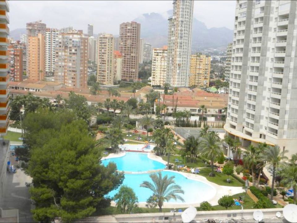 Apartamento de 2 dormitorios en Benidorm, Spain No. 263826