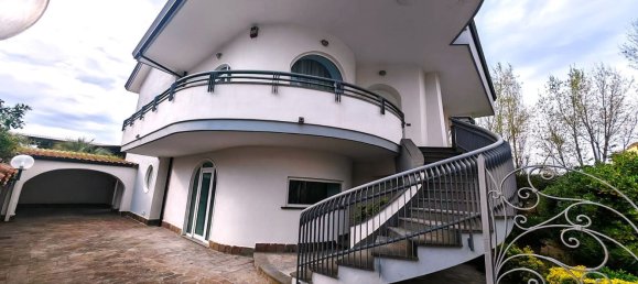 Villa de 10 habitaciónes en Marigliano, Italy No. 8794 2