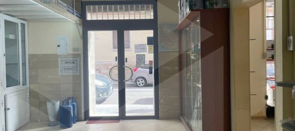 125m² Commercial property in Bari, Italy No. 21996 4