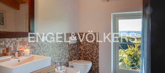 4 bedrooms Villa in La Morra, Italy No. 109128 8