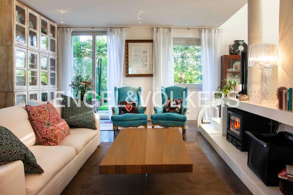 4 bedrooms Villa in La Morra, Italy No. 109128