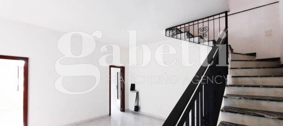 3 bedrooms Villa in Giugliano in Campania, Italy No. 101764 8