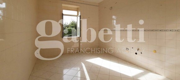 3 bedrooms Villa in Giugliano in Campania, Italy No. 101764 10