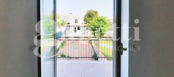 3 bedrooms Villa in Giugliano in Campania, Italy No. 101764 17