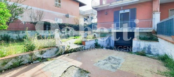 3 bedrooms Villa in Giugliano in Campania, Italy No. 101764 4