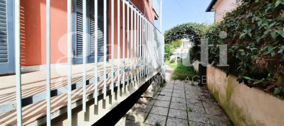 3 bedrooms Villa in Giugliano in Campania, Italy No. 101764 2