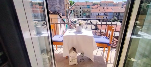 3 rooms Apartment in Turin, Italy No. 305499 2