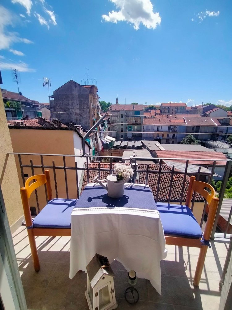 3 rooms Apartment in Turin, Italy No. 305499