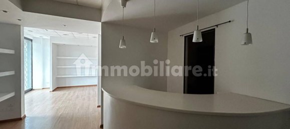 2 rooms Commercial property in Rome, Italy No. 217928 12