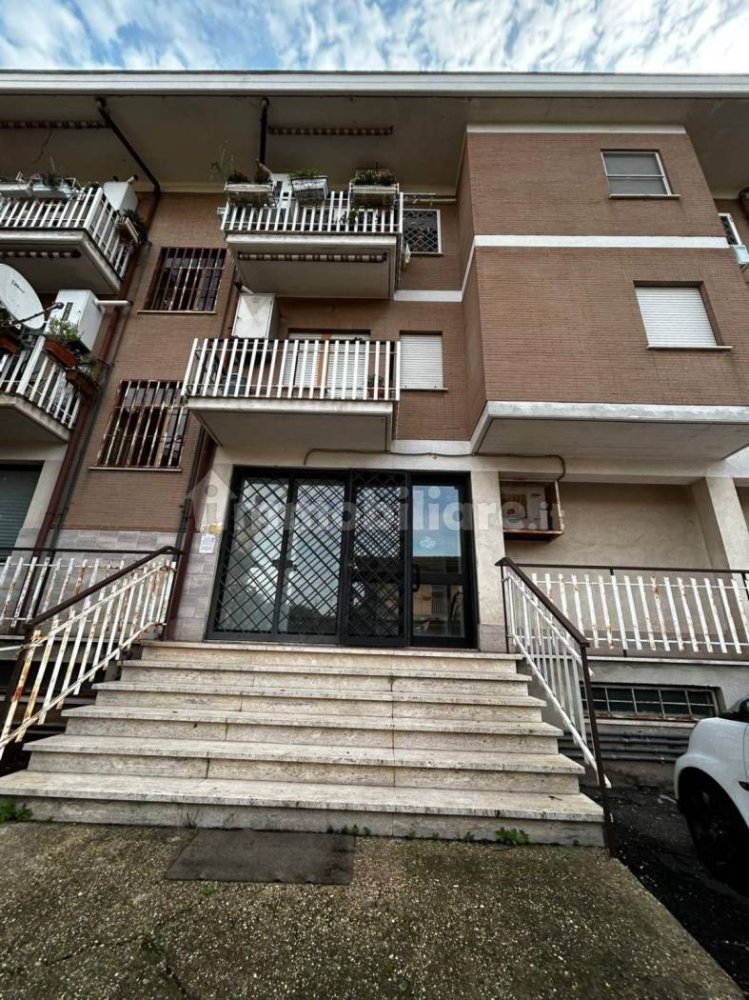 2 rooms Commercial property in Rome, Italy No. 217928