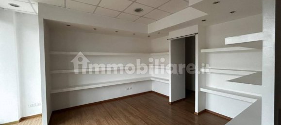 2 rooms Commercial property in Rome, Italy No. 217928 9