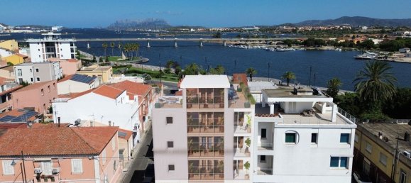 Edificio en Olbia, Italy 380 m² No. 292343 2