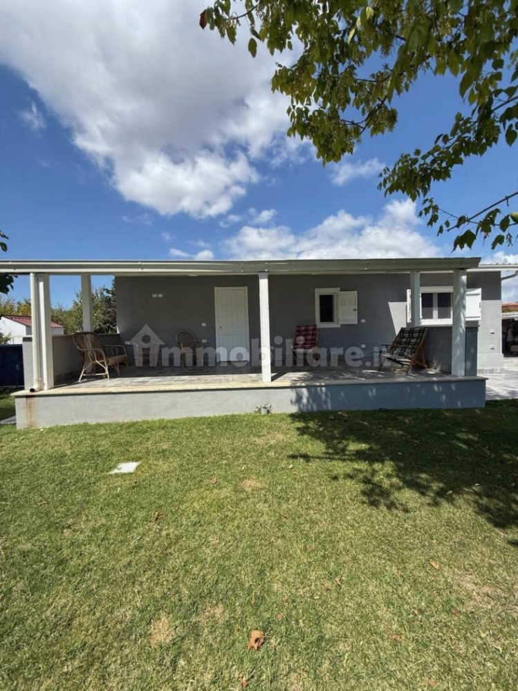 3 bedrooms Villa in Terracina, Italy No. 336529