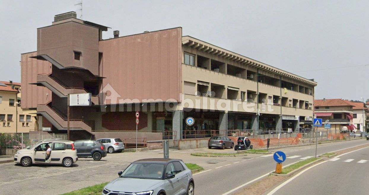 2 غرف نوم شقة في Azzate, Italy رقم 321516