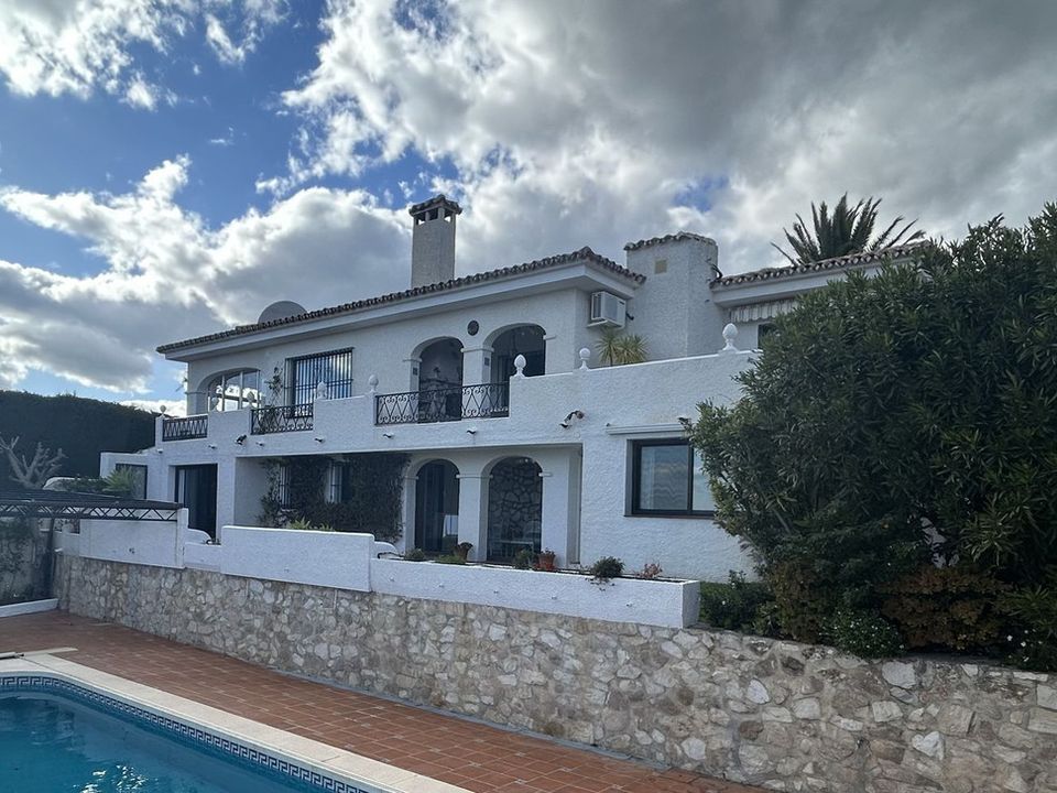 Villa de 4 dormitorios en Mijas, Spain No. 274203