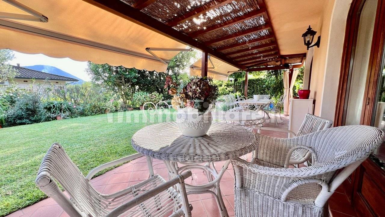 Villa de 3 dormitorios en Lucca, Italy No. 91549