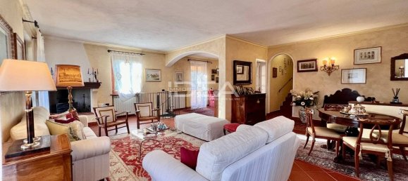 Villa de 3 dormitorios en Lucca, Italy No. 91549 3