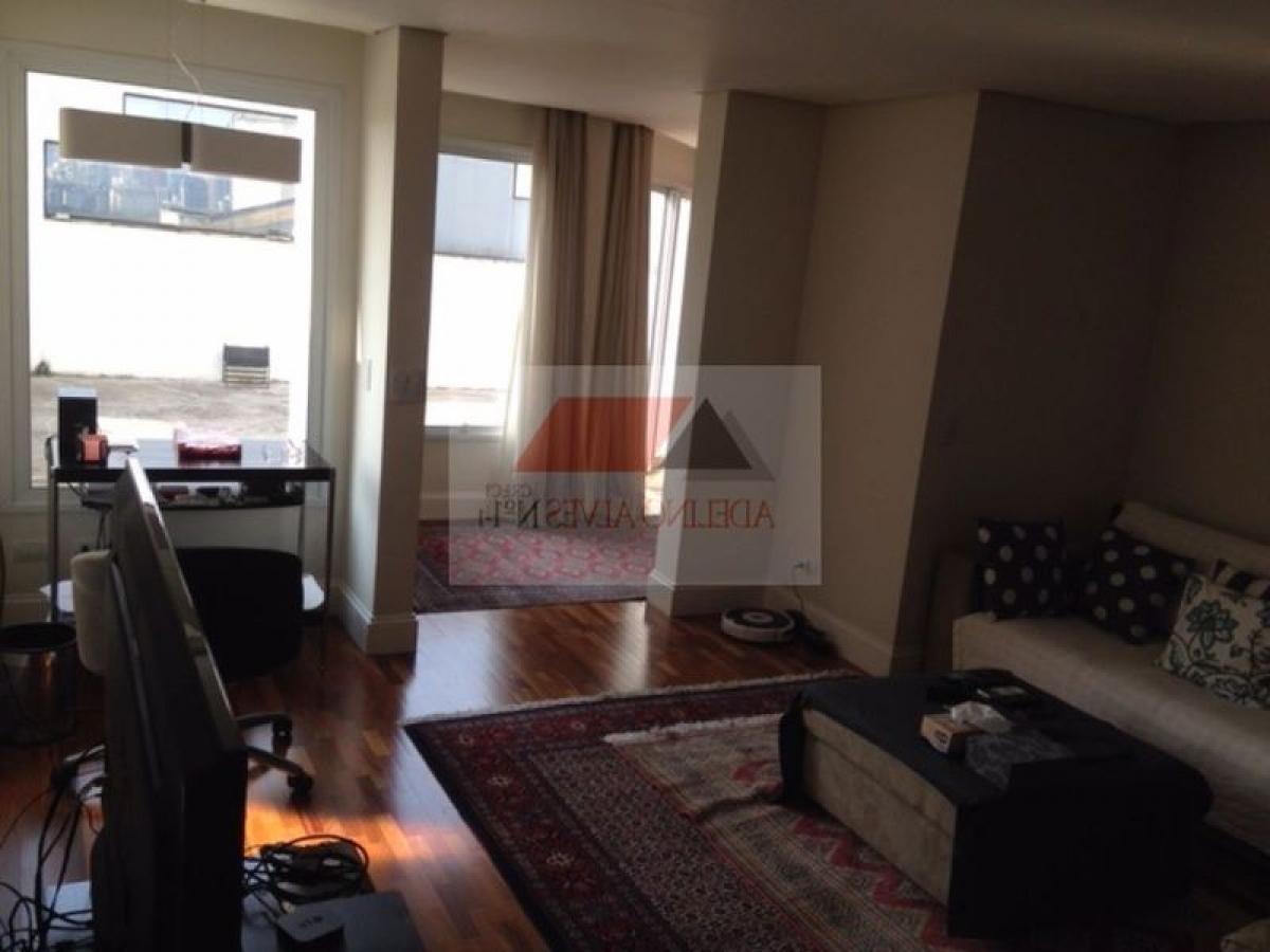 Casa de 4 dormitorios en Sao Paulo, Brazil No. 584547