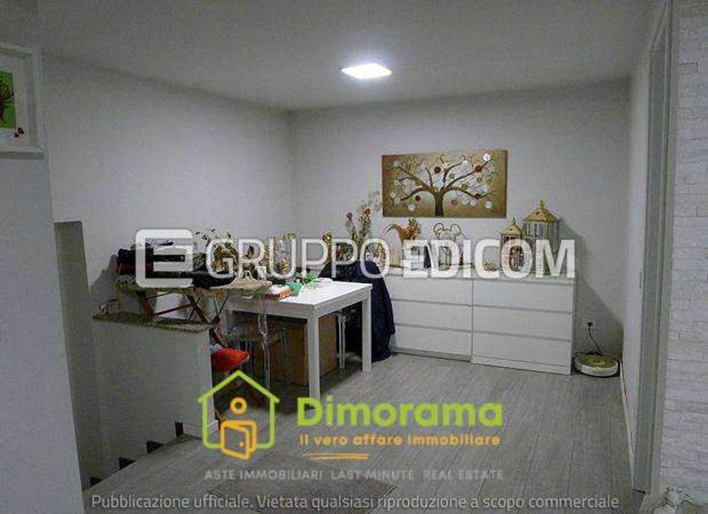 Casa de 8 dormitorios en Parabiago, Italy No. 360709