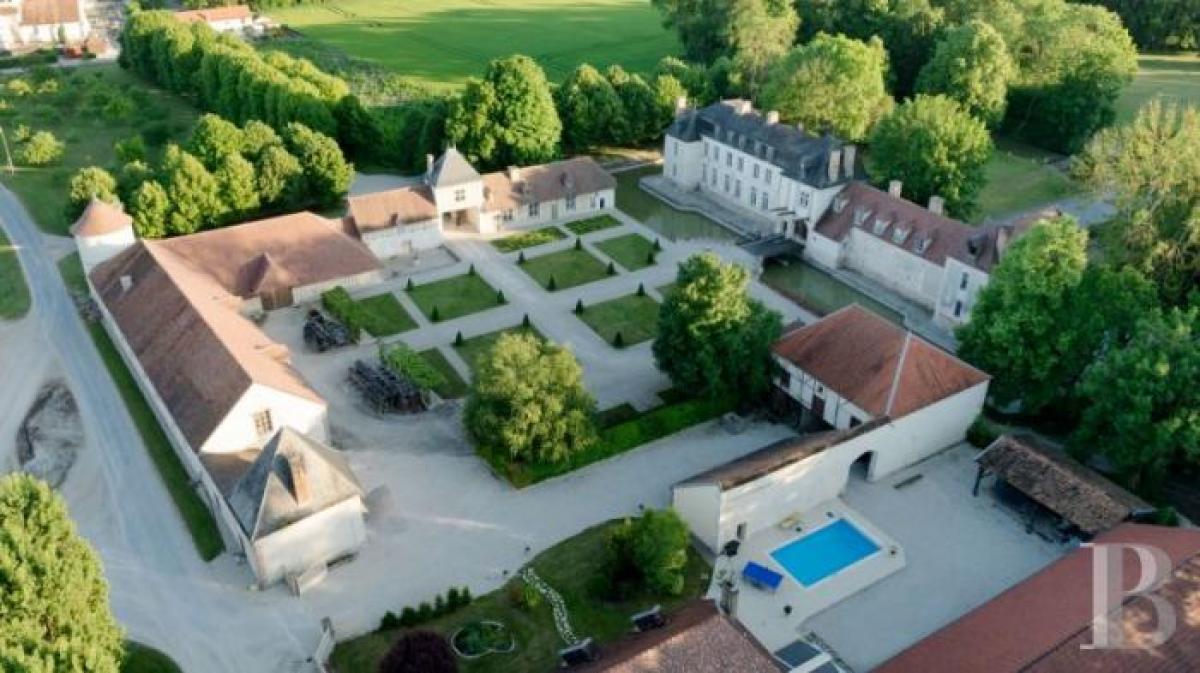 20 bedrooms Villa in Troyes, France No. 22509