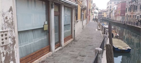 94m² Commercial property in Venice, Italy No. 61604 32