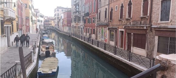 94m² Commercial property in Venice, Italy No. 61604 5