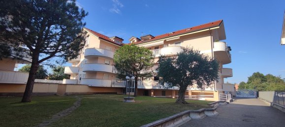 Studio in Bareggio, Italy No. 290595 8