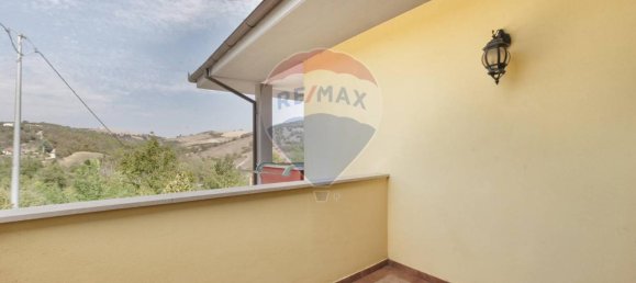 Дом с 4 комнатами в Лорето Апрутино, Италия № 177622 15