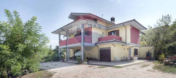 Дом с 4 комнатами в Лорето Апрутино, Италия № 177622 40