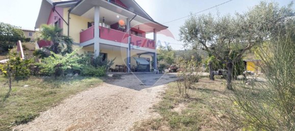 Дом с 4 комнатами в Лорето Апрутино, Италия № 177622 41