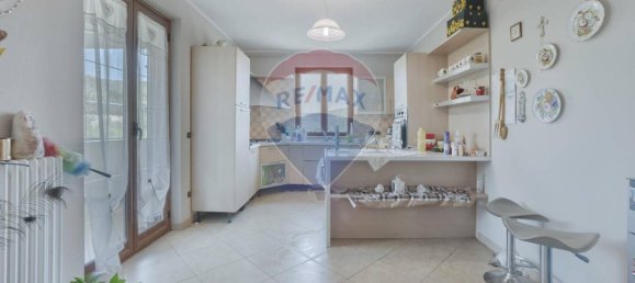 Дом с 4 комнатами в Лорето Апрутино, Италия № 177622 6