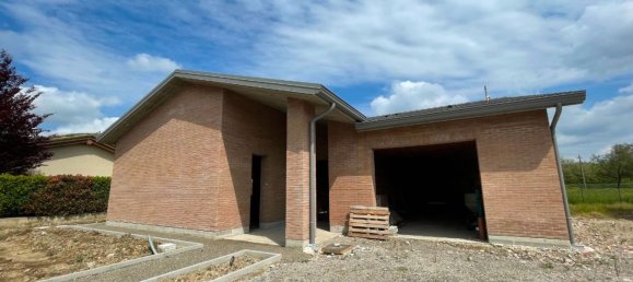 4 bedrooms Villa in Reggio Emilia, Italy No. 164098 2