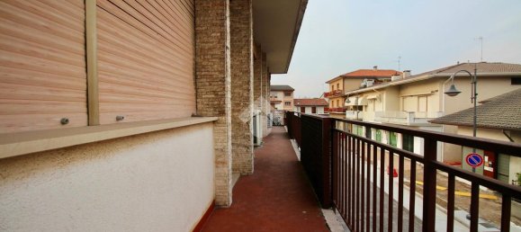 2 rooms Apartment in Udine, Italy No. 161525 2