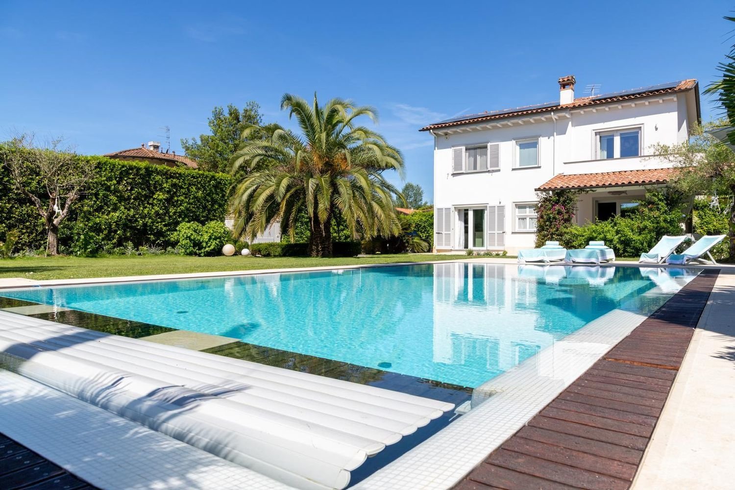 4 bedrooms Villa in Forte dei Marmi, Italy No. 369842